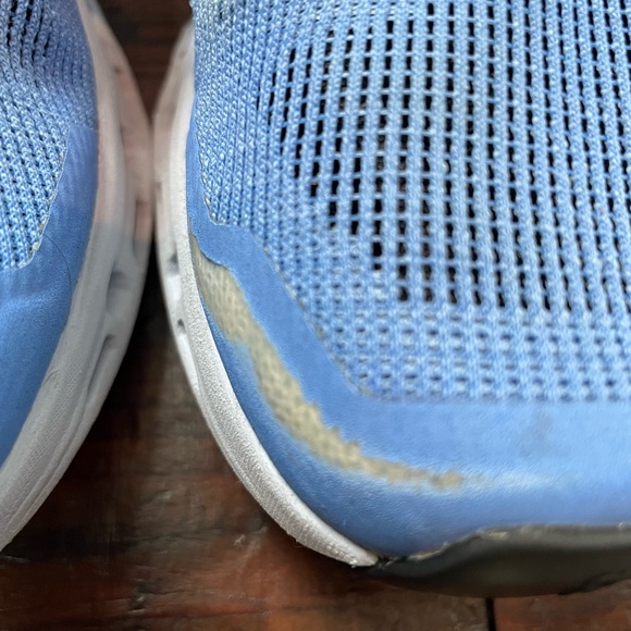 On cloud - Picture 3 of 5